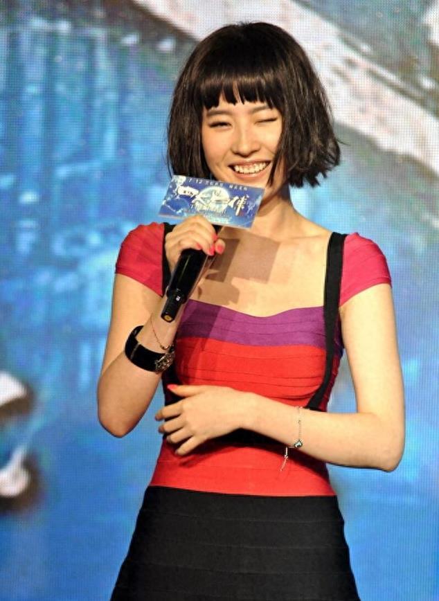 刘亦菲尝试减龄造型：剪娃娃头和刘海，从神仙姐姐变成了甜美少女