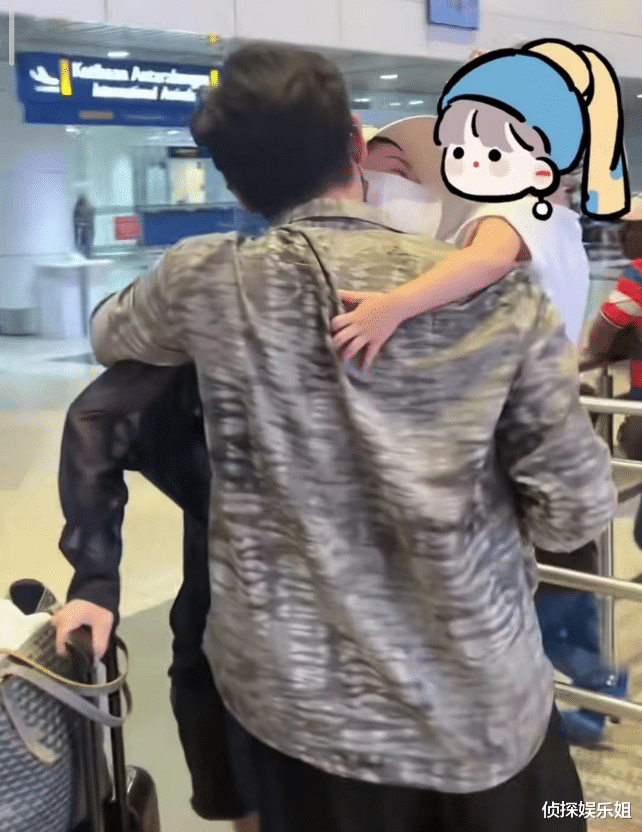 张馨月带女儿探班老公,林峯吻老婆抱爱女,小Luna无码正脸像爸爸