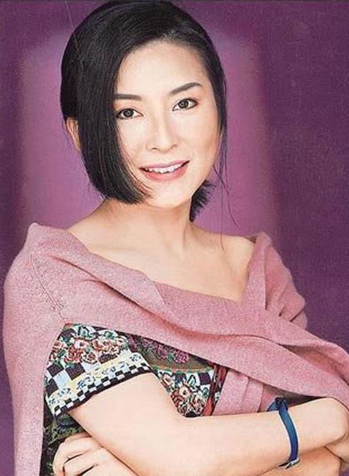 65岁天后至今未嫁,无性无爱,与青灯古佛相伴,被母亲毁掉一生