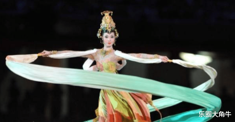 善恶终有报！那个让张艺谋愧疚一生的女人，已经走上了另一条大道