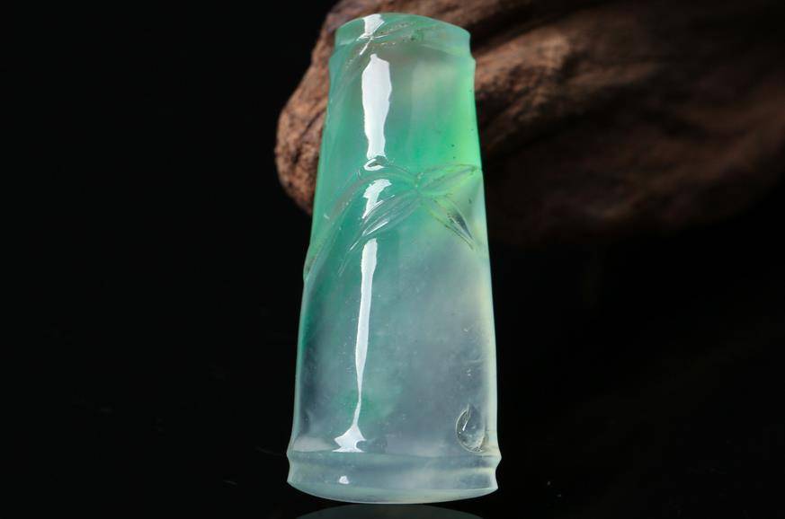翡翠竹节:玉雕艺术中的重要元素
