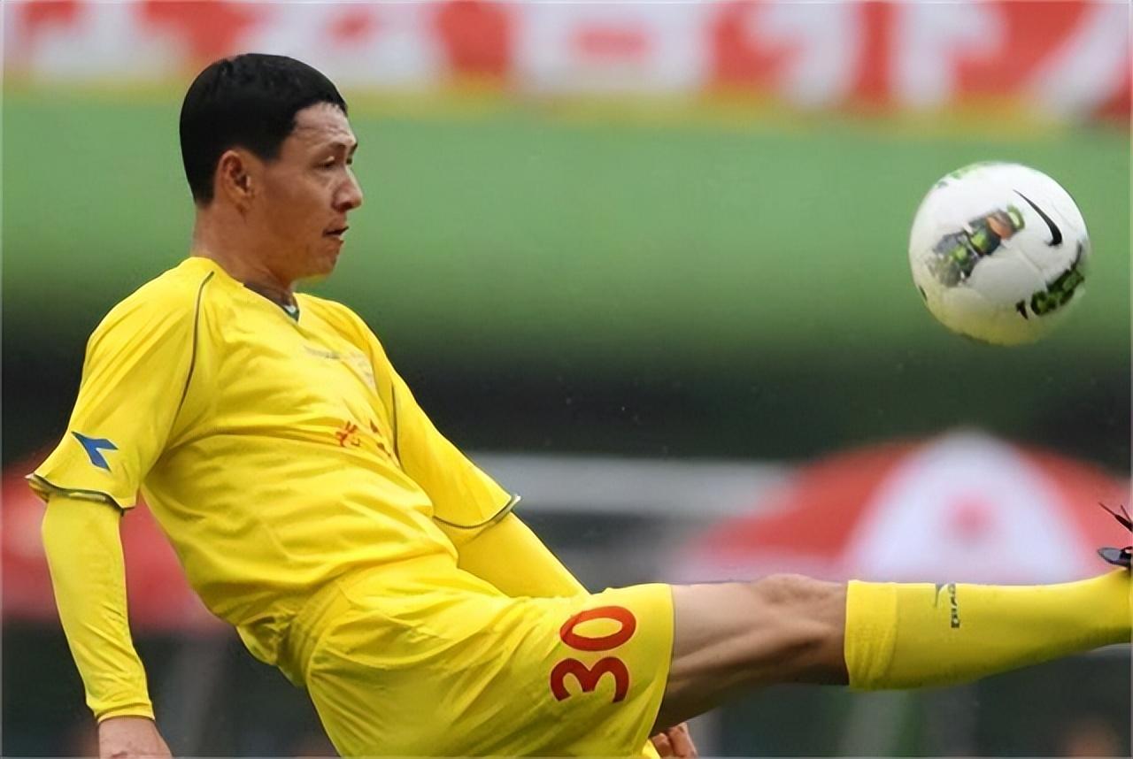 黎兵|前国脚黎兵与歌星甘萍近况:他足球事业不太顺利,她53岁仍显年轻貌美