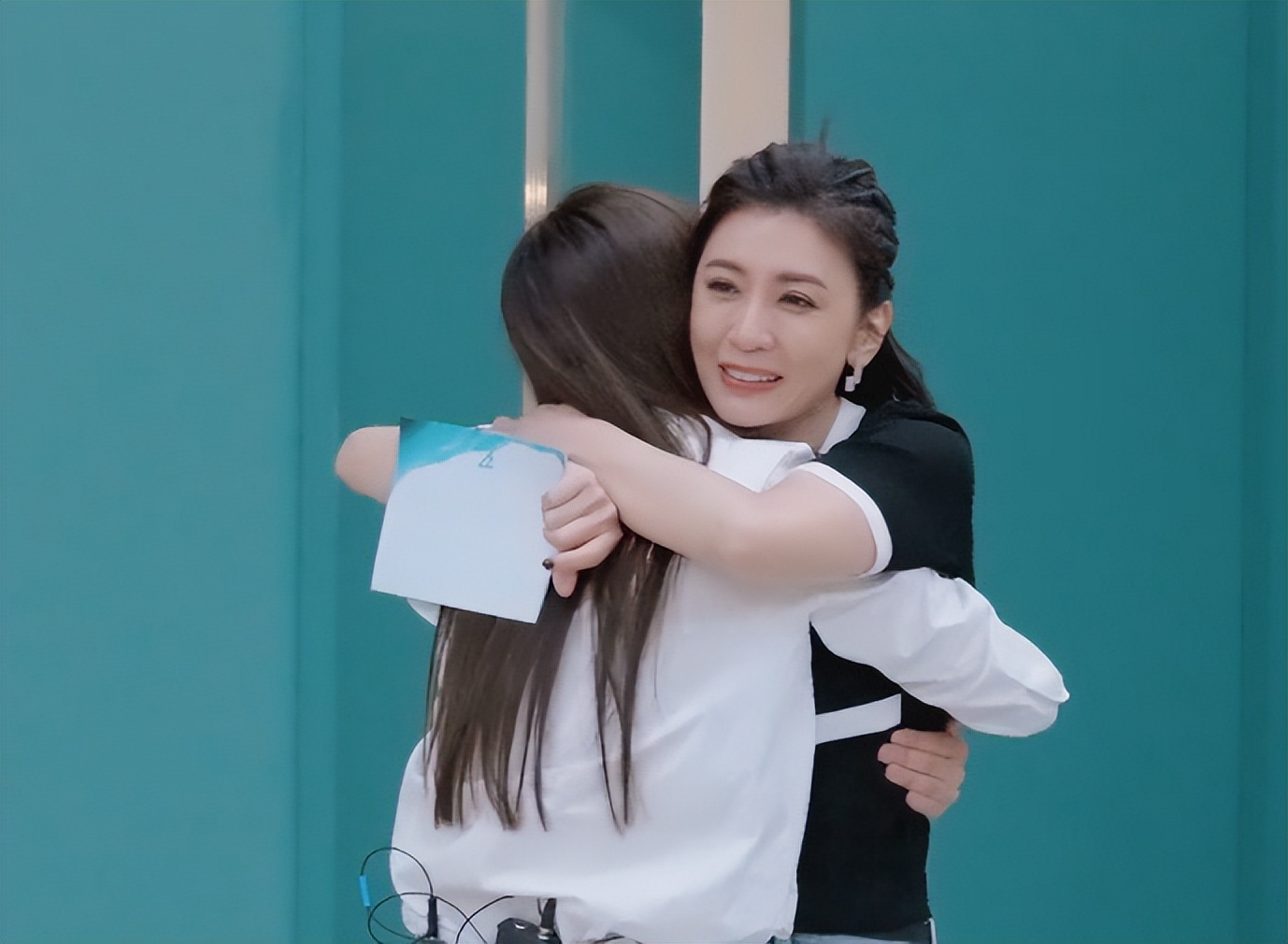 浪姐4|《浪姐4》：成年人的交际圈很残酷，物以类聚人以群分