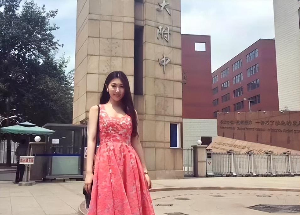 舅舅是陈佩斯,外公是影帝,爸爸是国家一级演员,甘愿当网红