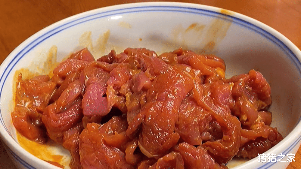 水煮肉片|想吃鲜香滑嫩的水煮肉片？学会这一招，绝对比大厨厉害！
