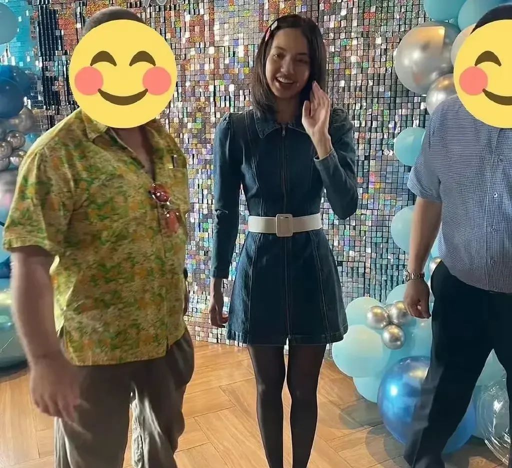 被打回原形了！Lisa“疯马秀”后首次活动来了，又黑又土撞脸凤姐