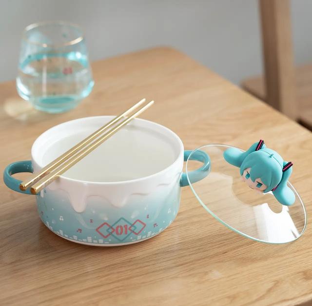 泡面|两块钱的泡面一百块的碗？初音新周边被吐槽：你还知道我吃泡面？