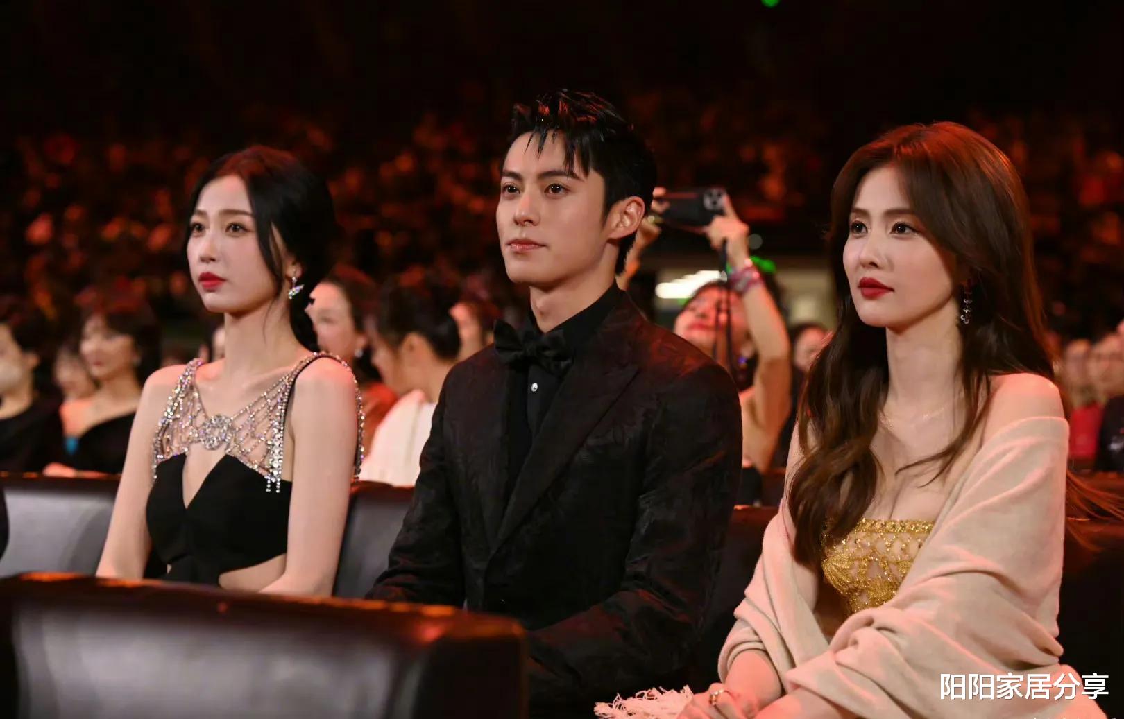 微博之夜|紧急叫停！微博之夜现场：大批明星被赶、警方管控、特警都出动了