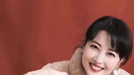 粉丝前往周海媚别墅悼念，菜园已一片荒凉，其母亲带着骨灰已返港