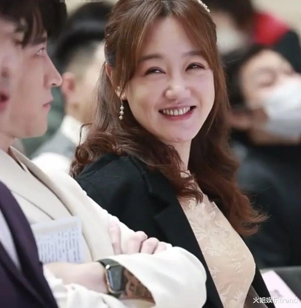 陈好晒与薛佳妮合影照,网友:薛佳妮脸垮的太快了!