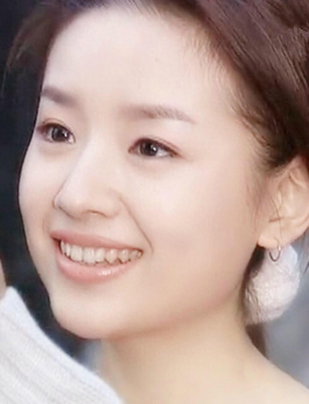 真人干瘦枯黄，荧屏上惊艳全场，这7位女星上镜前后反差巨大，来对比一下