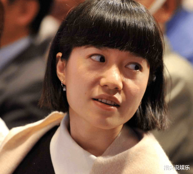 101岁杨振宁外出爬山,翁帆挺大肚陪同,18亿财产到手早想好退路