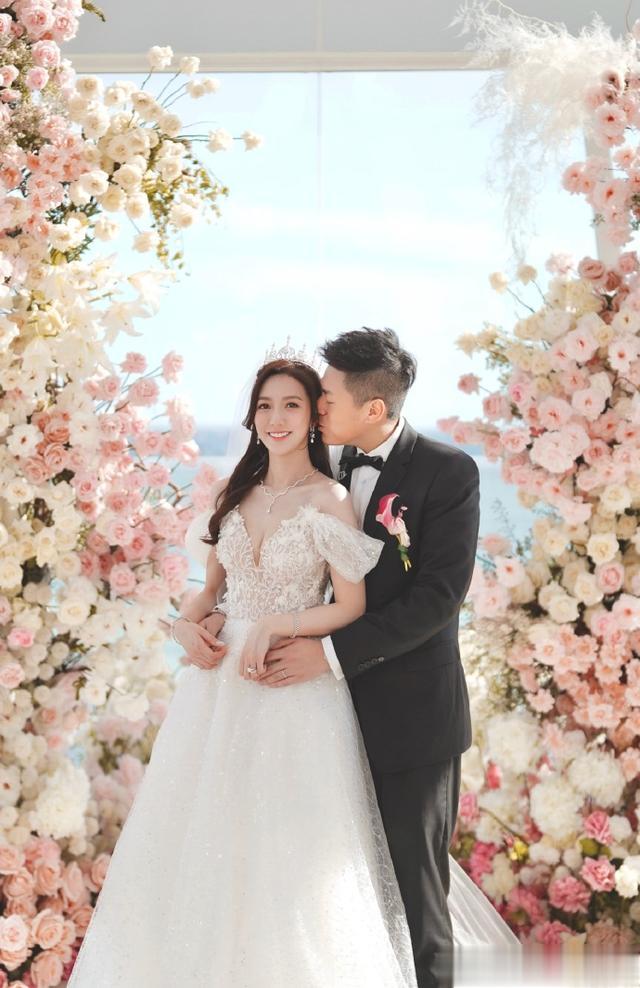 TVB艺人、《新闻女王》徐晓薇扮演者何依婷晒婚礼美照