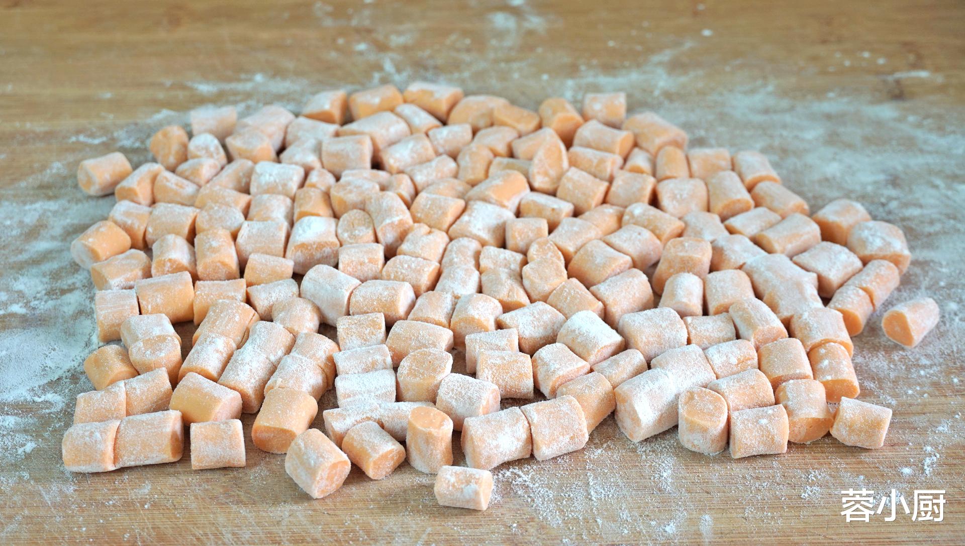 馒头|步入中老年，少吃米饭和馒头，多吃这4样，腿脚有劲，比保健品强