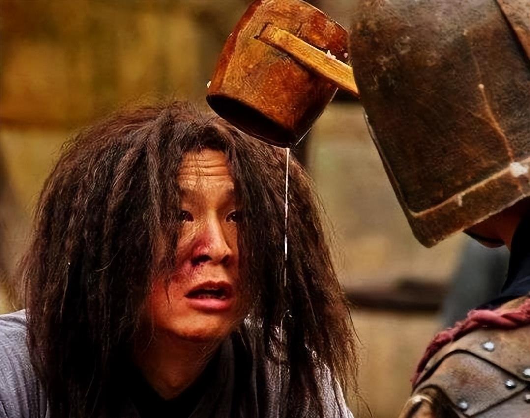 他演什么像什么,戏红人不红,与妻子恩爱30多年,身家逾亿还爱国!