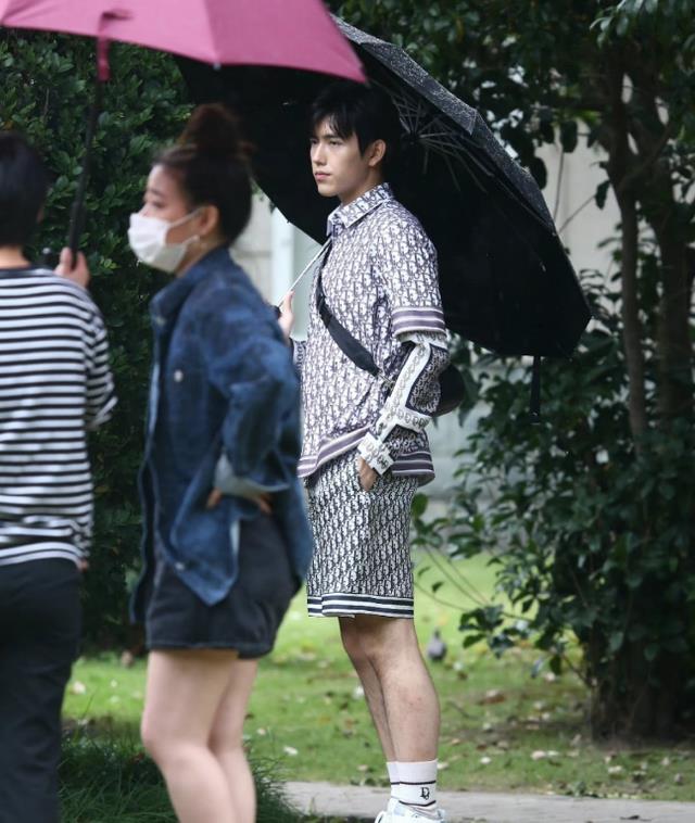 陈飞宇|陈飞宇真实生图曝光,法令纹重凸嘴大黑眼圈,站姐喊话陈飞宇还钱