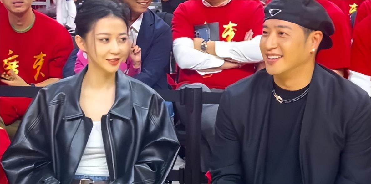 43岁潘玮柏携娇妻约见易建联!见证对方退役仪式,夫妻感情恩爱