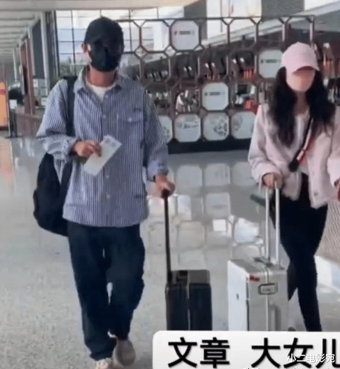 文君竹|文章与女儿罕见同框,14岁文君竹亭亭玉立,父女俩无互动引争议