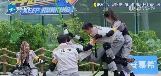 周深|郑恺的“没法说”，周深的“没法动”，让这期《跑男》赢麻了