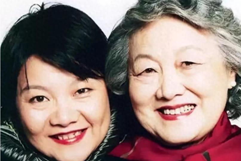 瞒不住了！“京圈真格格”惊人背景曝光，难怪撕遍内娱却无人敢惹！