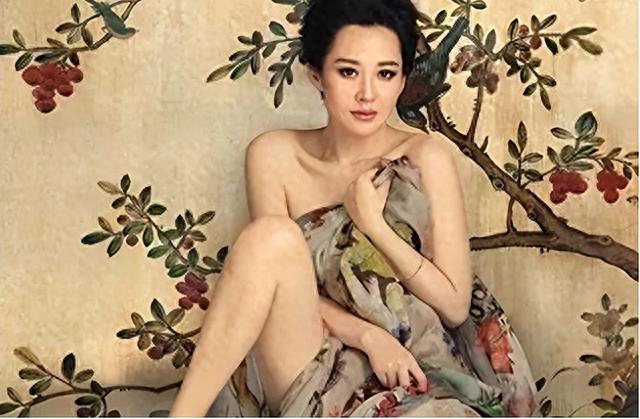 她一生 “风流成性、老少通吃”，撩汉无数，至今54岁却依旧单身