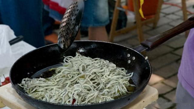 鳗鱼|曾经是猪饲料,现在却被卖到1万一斤,被誉为“西班牙国菜”?