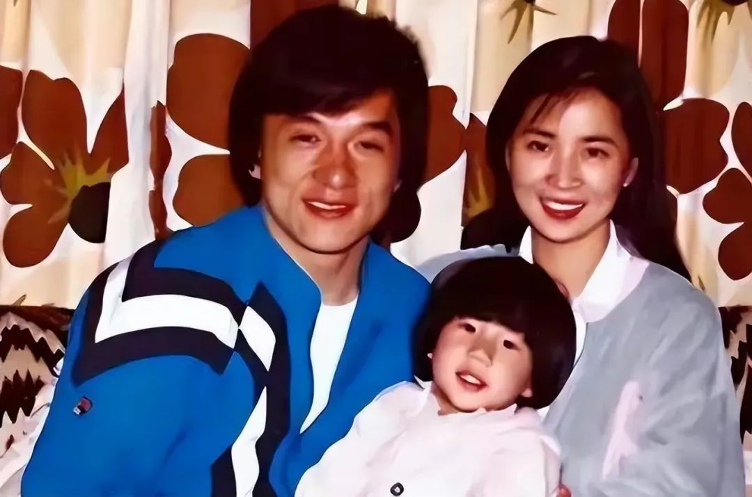 70岁林凤娇守活寡40年,终于守得云开见月明,成龙甘愿上交亿身家