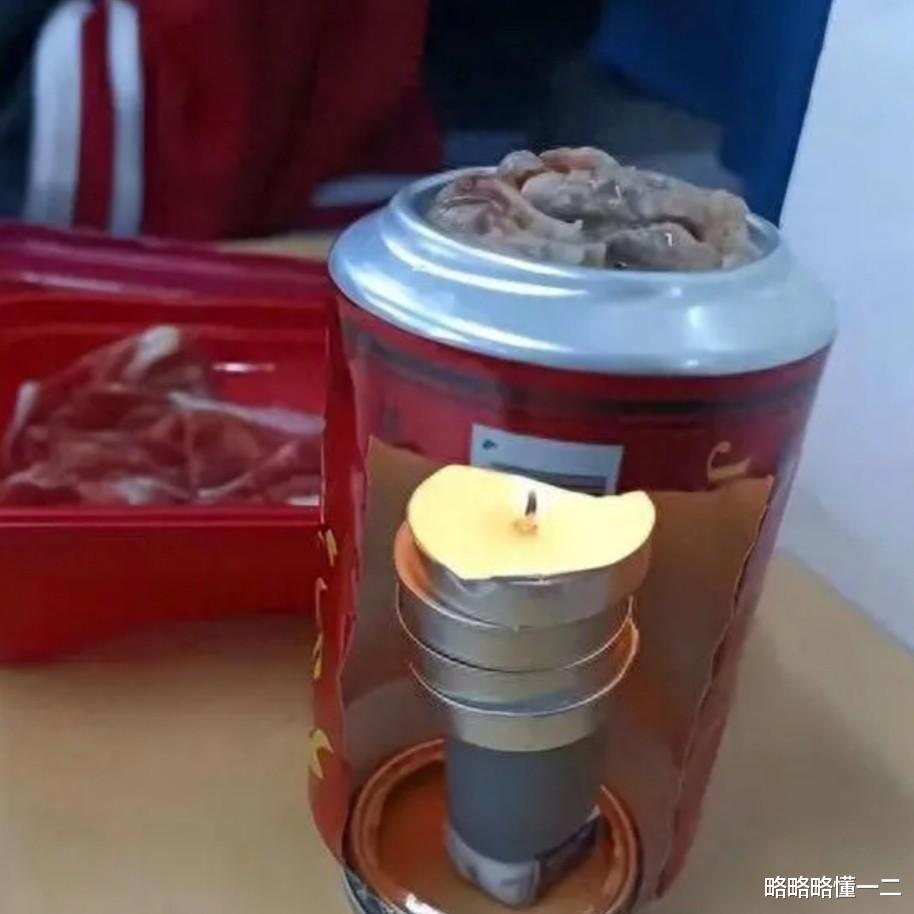 教室后排的“大拿”都干啥?操作太绝了,后排的快乐你永远不懂!