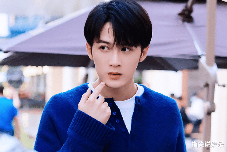 曝檀健次毛晓彤疑同居!沙发、窗帘等5种同款被扒,疑高调秀恩爱