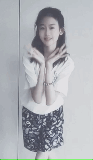 贝儿|陆毅鲍蕾晒女儿跳女团舞，贝儿四肢纤长身材高挑，被赞像陈都灵