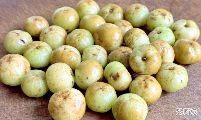 冬天最该吃的水果，不是雪梨和苹果，每天吃几颗，滋养润肺好过冬