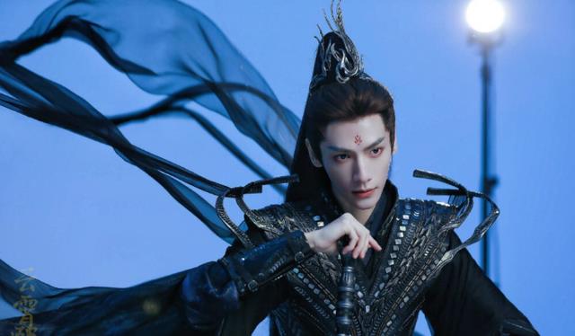 长月烬明|首播6集收视率飙升,评分剑指8.8,强大的演员阵容十分令观众期待