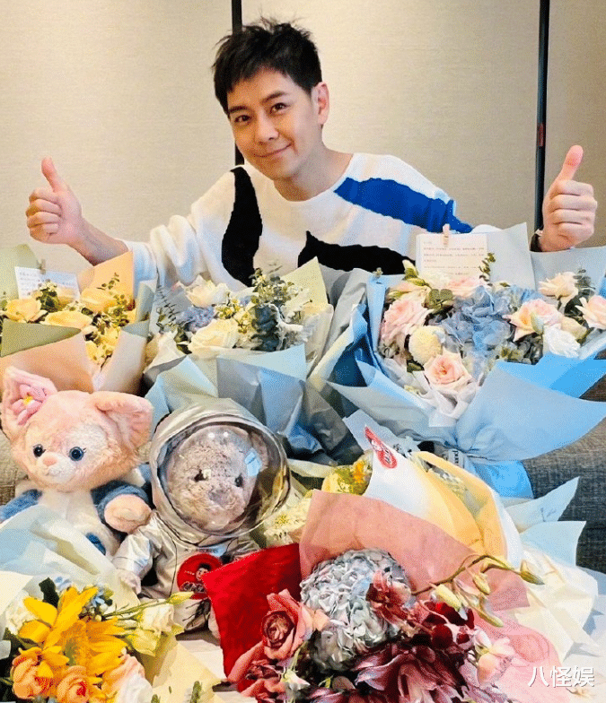 林志颖晒面部特写，手术疤痕清晰可见，跟保安学耍帅新状态好阳光