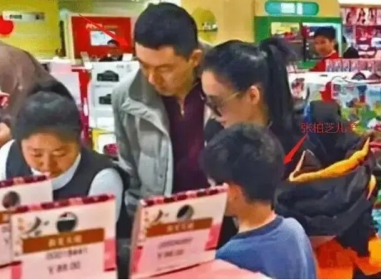 张柏芝终于承认3胎生子？孩子正脸正式曝光，网友直言像爸爸