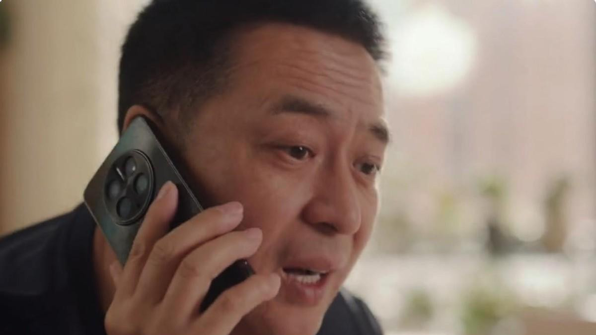 这一次，被勒出赘肉的王晓晨，把她的“中年尴尬”展现得淋漓尽致