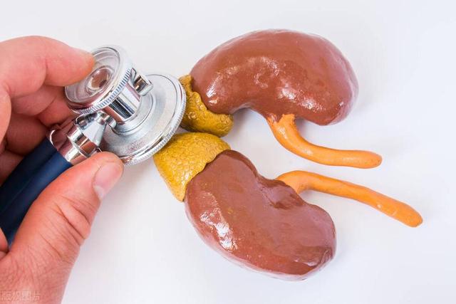 |72岁老人买“补药”被骂:老年人渴望性,是不知羞耻还是人之常情