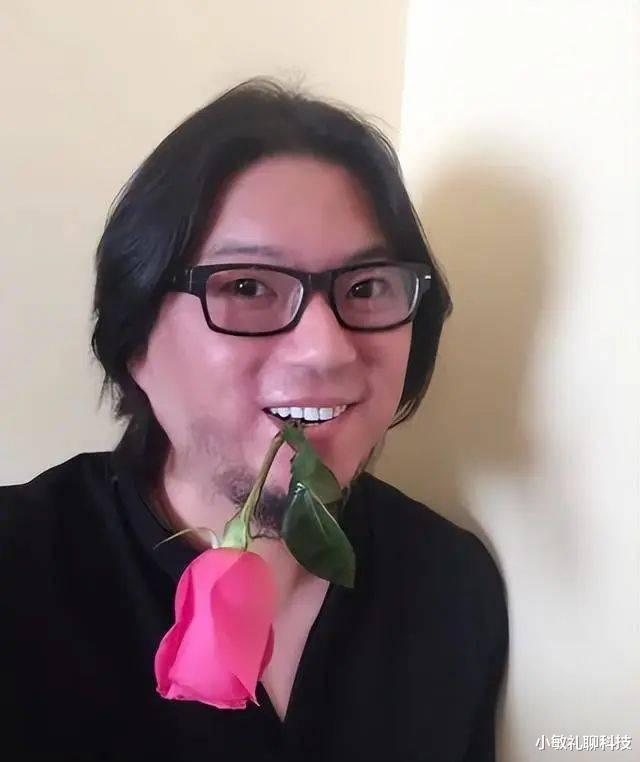 |51岁刀郎消失许久美娇妻陪同罕现身,模样变化大撞脸徐峥范伟,曾被圈内人封杀