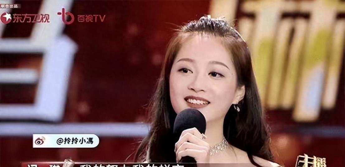 为什么她一出道即高峰？这次中秋晚会她一身旗袍，再次惊艳了众人