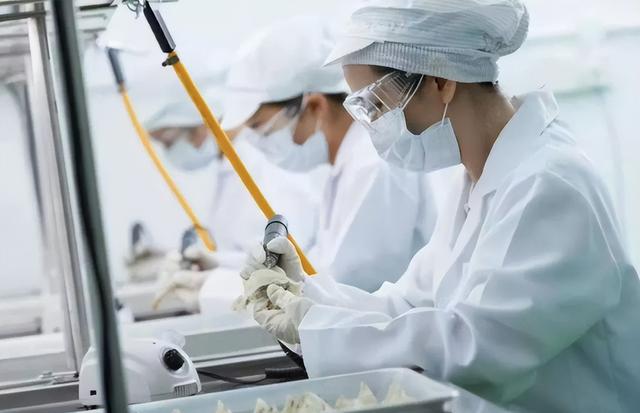 燕窝是怎么形成的，真是燕子用口水做成的？看完你还会想吃吗？