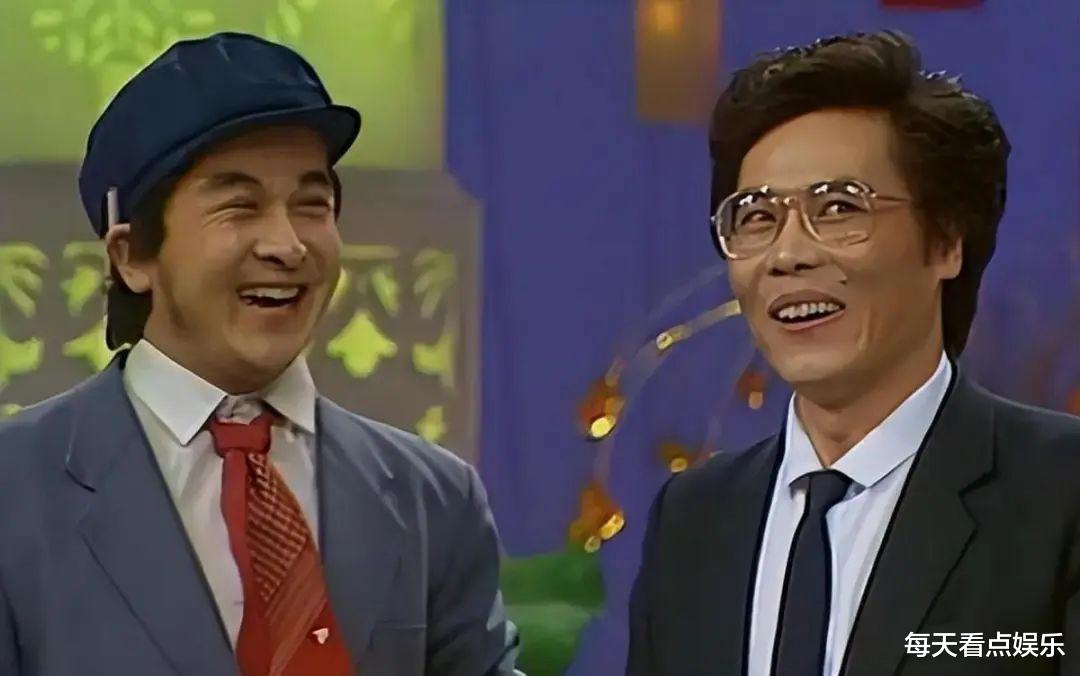 |上午被免职，下午被带走，登24年春晚后来消失的黄宏，如今怎样？