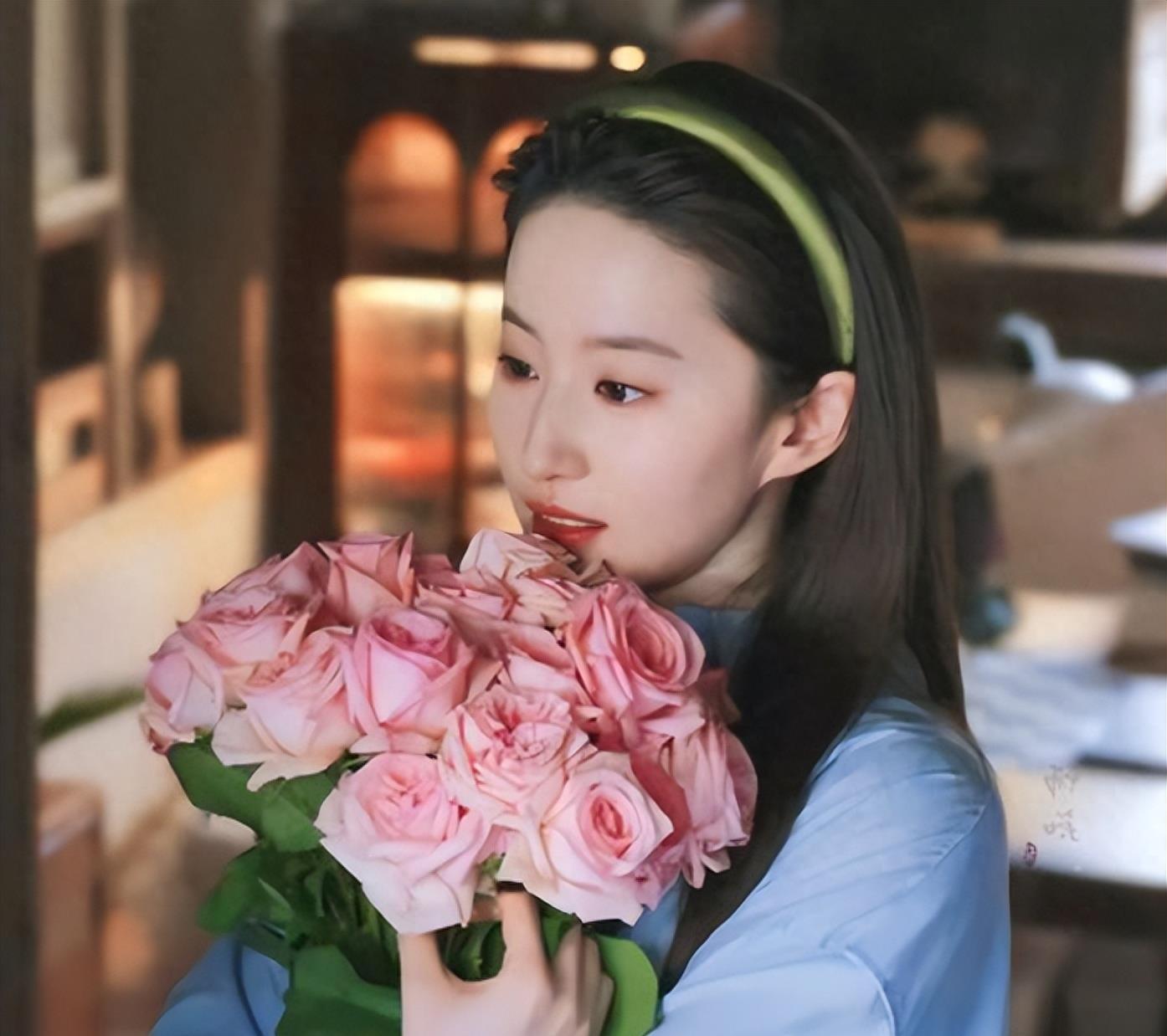 王思聪揭露刘亦菲背景,和干爹生活10年,刘亦菲怒斥:跟你爹无关