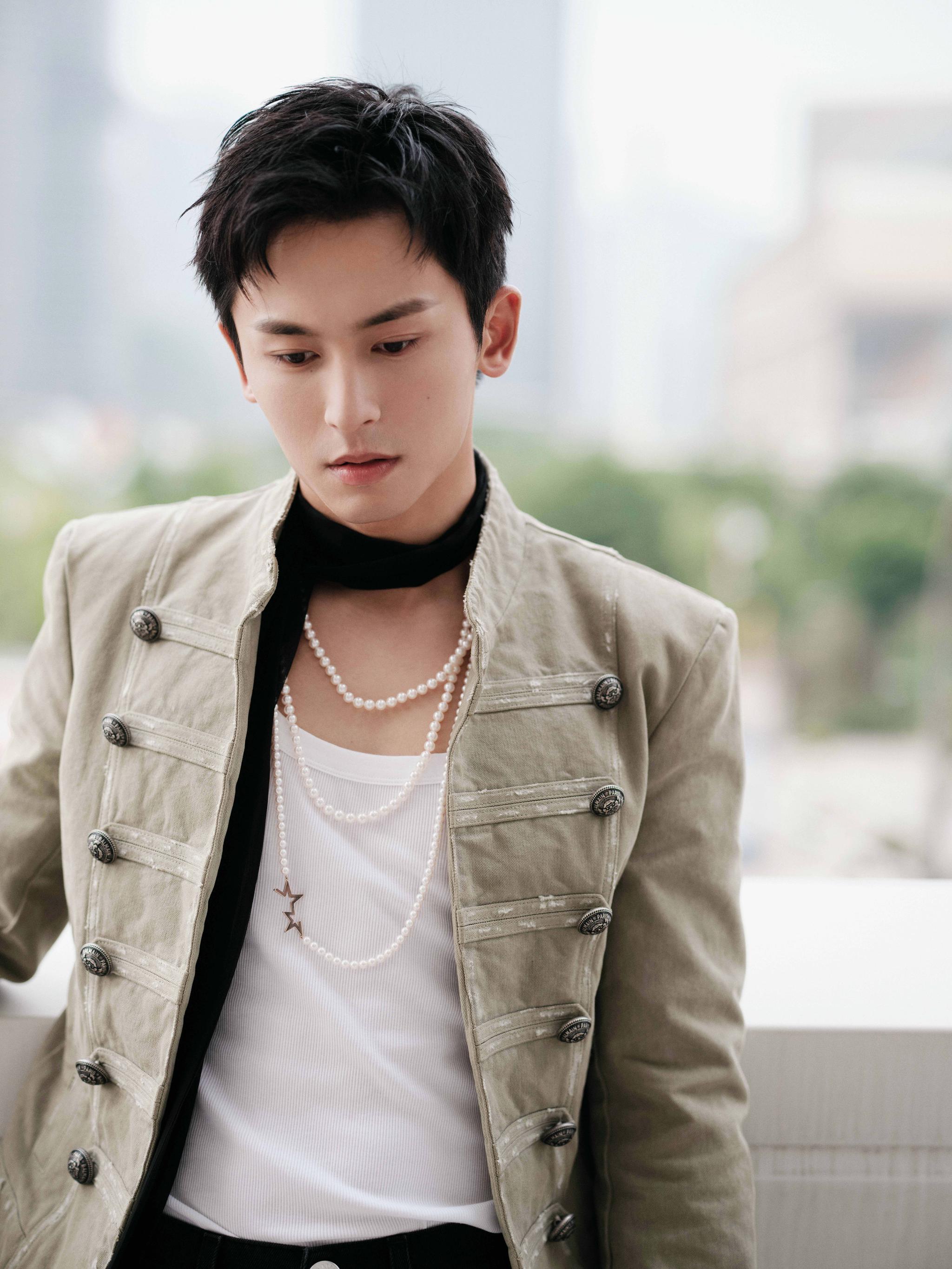 吃饭砸锅！这些“双面人”亲日辱华、立场不明，却还想在中国捞金