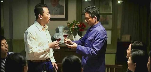 江德福|《父母爱情》江德福为何三十年只升一级?梁副政委一席话说得透彻