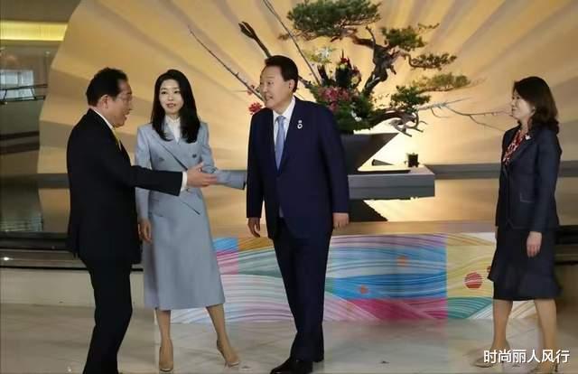 痘痘 韩国第一夫人首次爆料自己流产！穿短袖跟老公秀恩爱，贤妻脸超美
