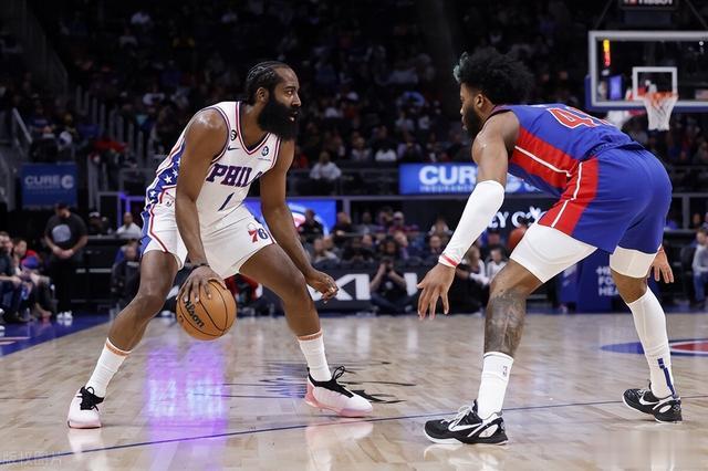 NBA早报:詹皇回怼记者,KD来到历史14位,哈登斩获2万4
