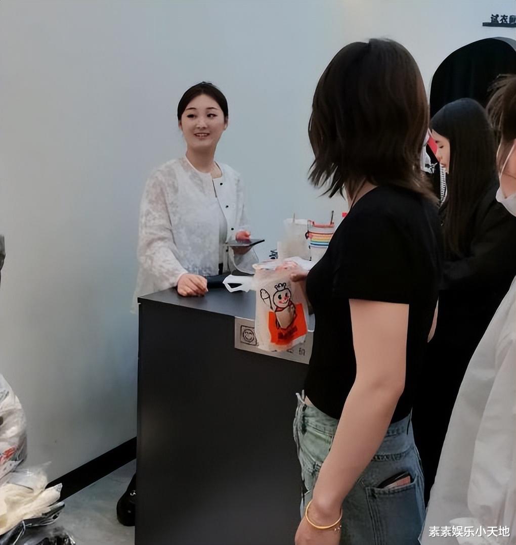 陈亚男做老板生意火爆,事业远超朱小伟,与大衣哥再无瓜葛