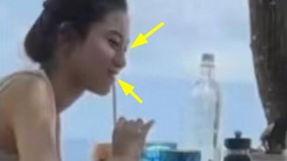 黄子韬徐艺洋马尔代夫被偶遇，两人穿着清凉、头发凌乱、眼神甜蜜