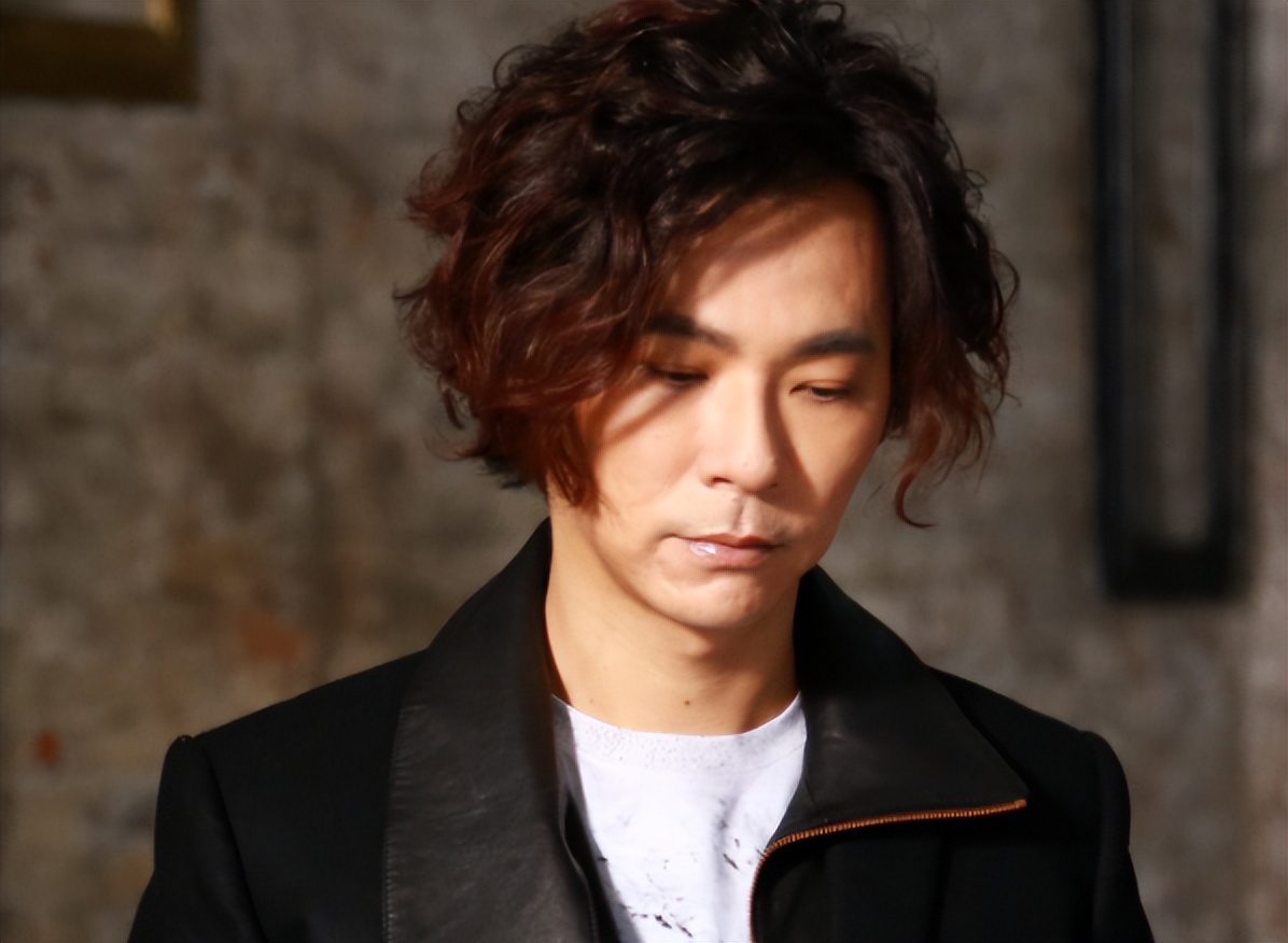 《好声音》暂停播出!蓝台表态严查,杨培安点赞:这只是第一步