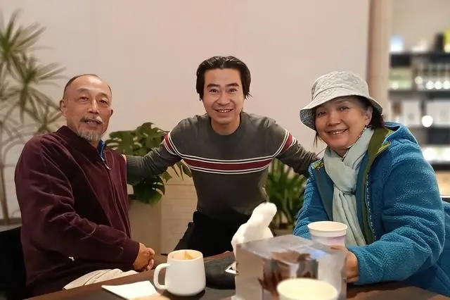 孙海英|曝66岁孙海英在美国接教人捡垃圾，白发苍苍身形佝偻，赚了120