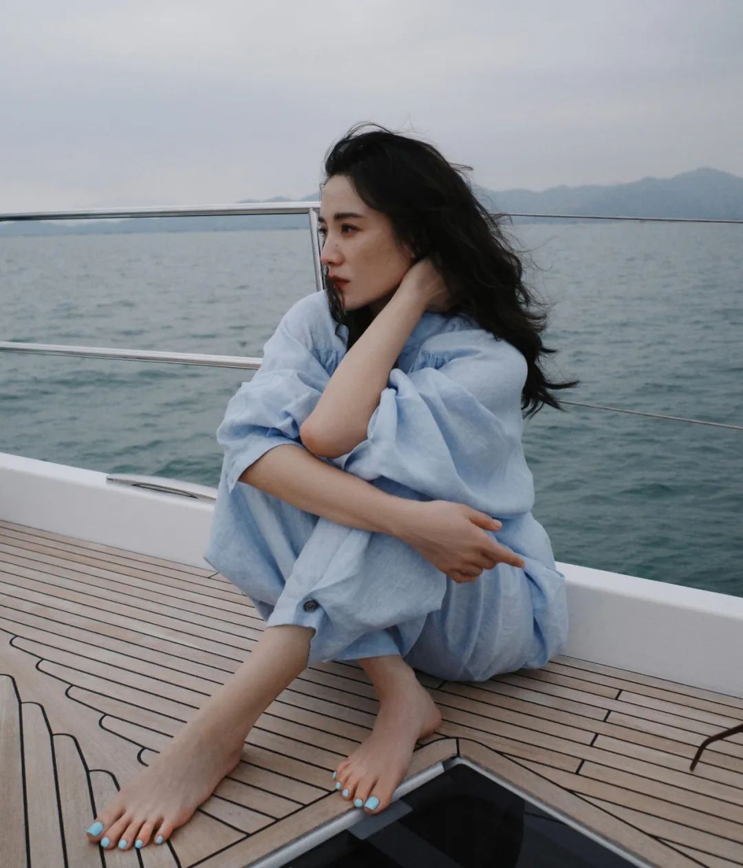 除了大嫂高叶之外，这5位开年爆火的“半老徐娘”， 长腿美背，越老越有韵味